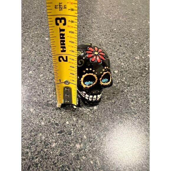 Skull Rock With Flowers - Picture 5 of 6